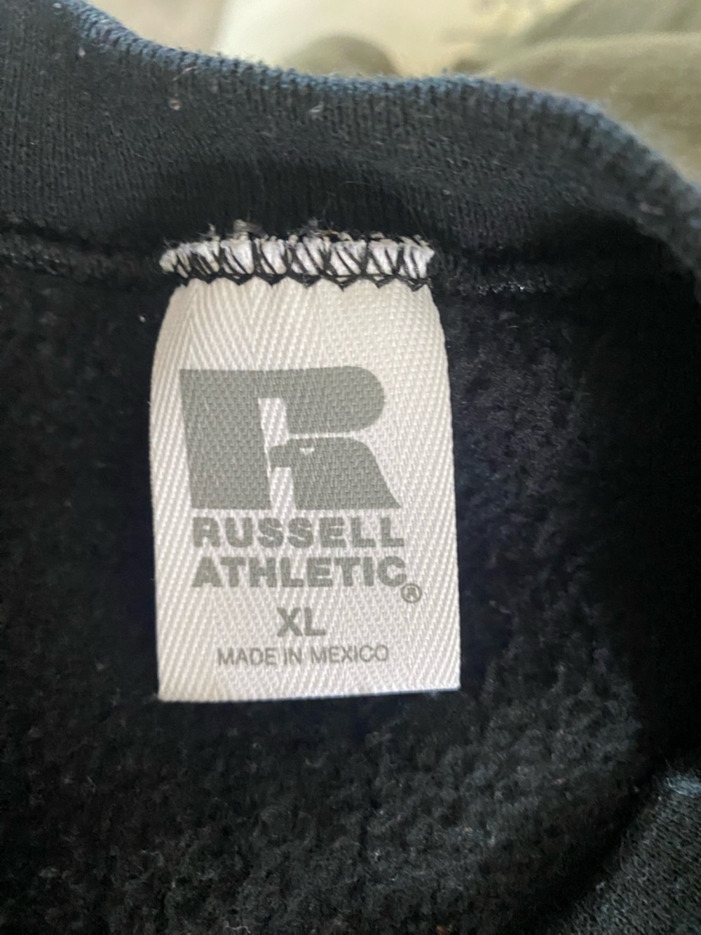 Vintage 90s Black Men’s Embroidered Cactus Christmas Crewneck Sweater - Picture 5 of 5